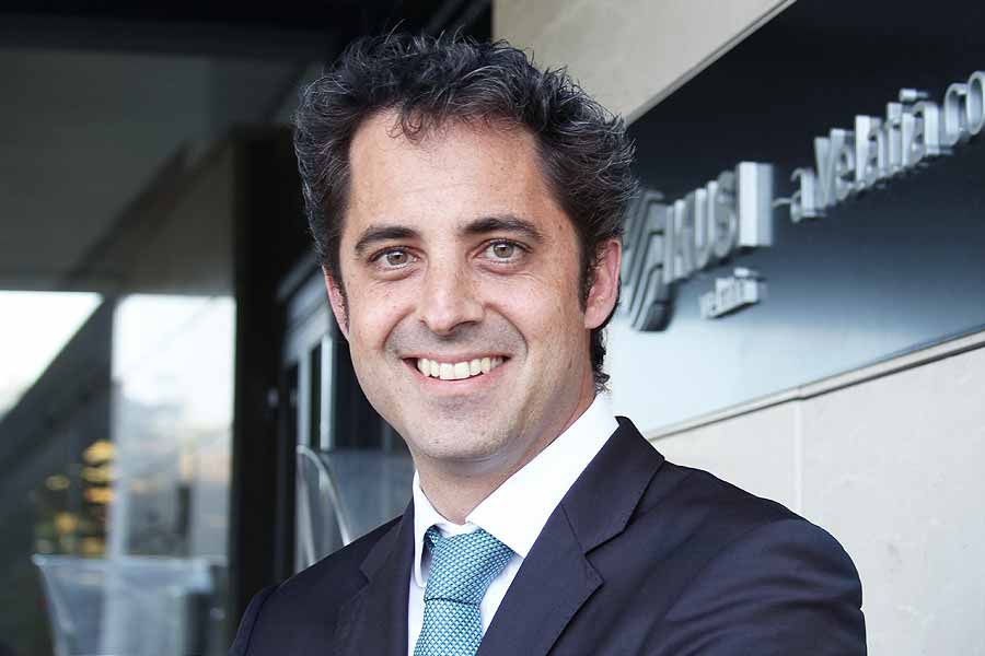 Velatia: Iñaki Maiz