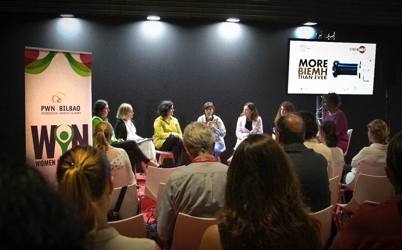 “En Velatia somos conscientes de la poca atracción que genera el entorno industrial entre las mujeres y trabajamos para dar la vuelta a esta situación”, Raquel Boyero, Directora del Área de Talento de Velatia