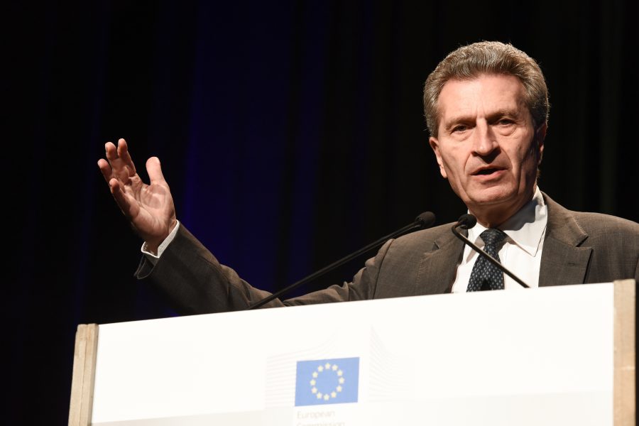 Günther Oettinger: “Europe needs a 700,000 million euros investment in digital infrastructure”