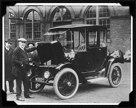 Image of Edison with an electric car in 1913, compared to a modern-day electric vehicle