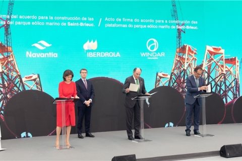 Iberdrola firma con Navantia-Windar un histórico contrato de eólica marina