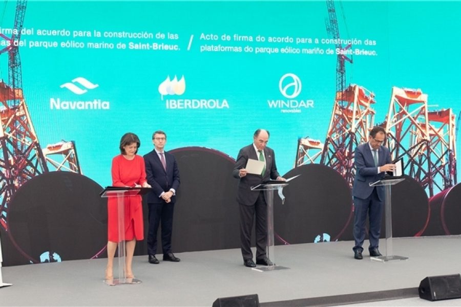 Iberdrola firma con Navantia-Windar un histórico contrato de eólica marina