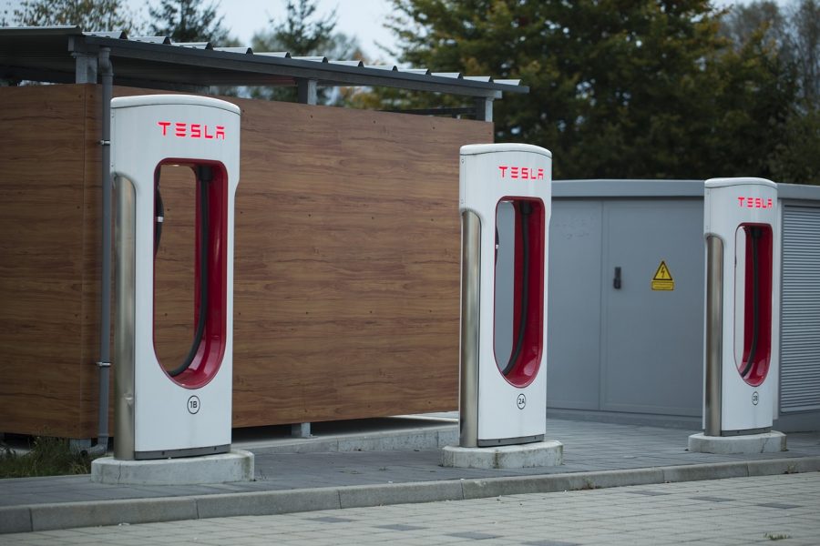 EU Commission calls for 1 million charging stations
